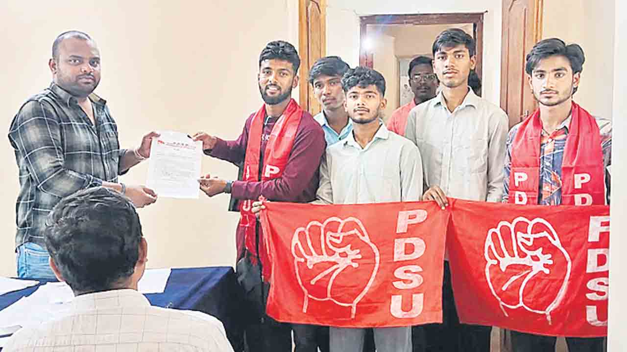 విద్యార్థులకు హాస్టల్‌ సౌకర్యం కల్పించాలి