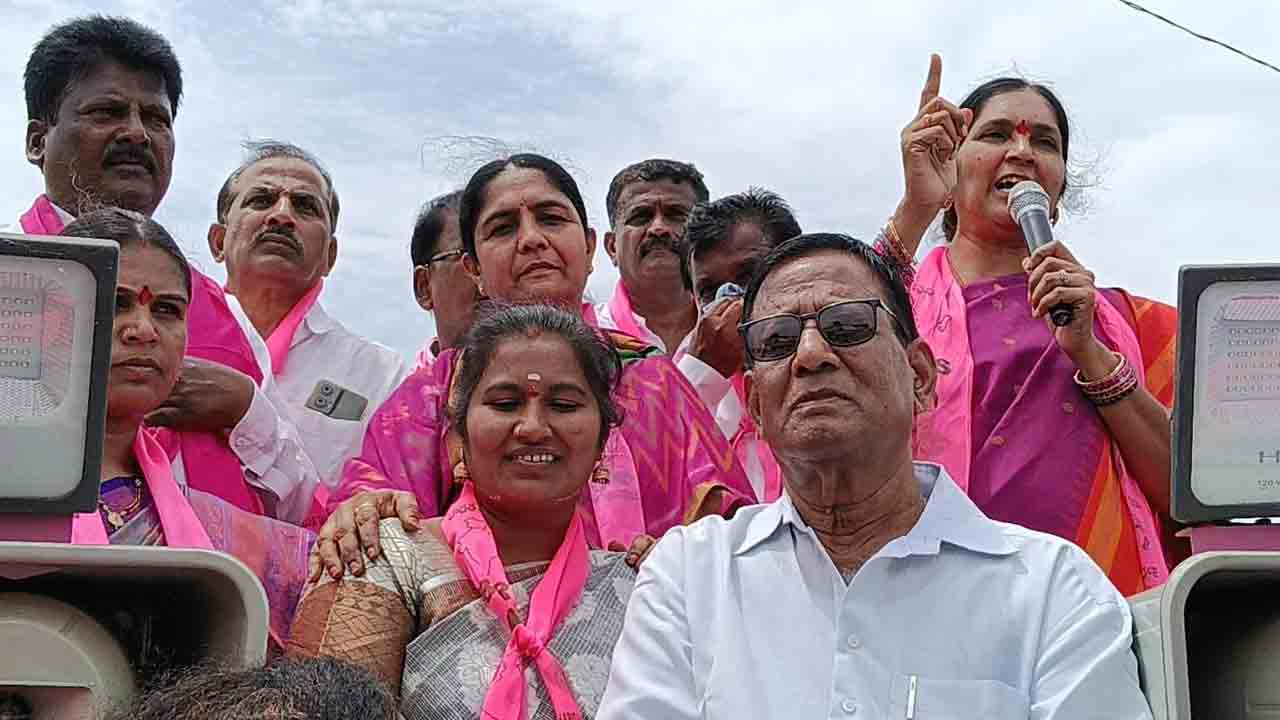 Medak | బీటీ రోడ్ల నిధులను కాంగ్రెస్ ప్రభుత్వం రద్దు చేసింది : పద్మాదేవేందర్ రెడ్డి