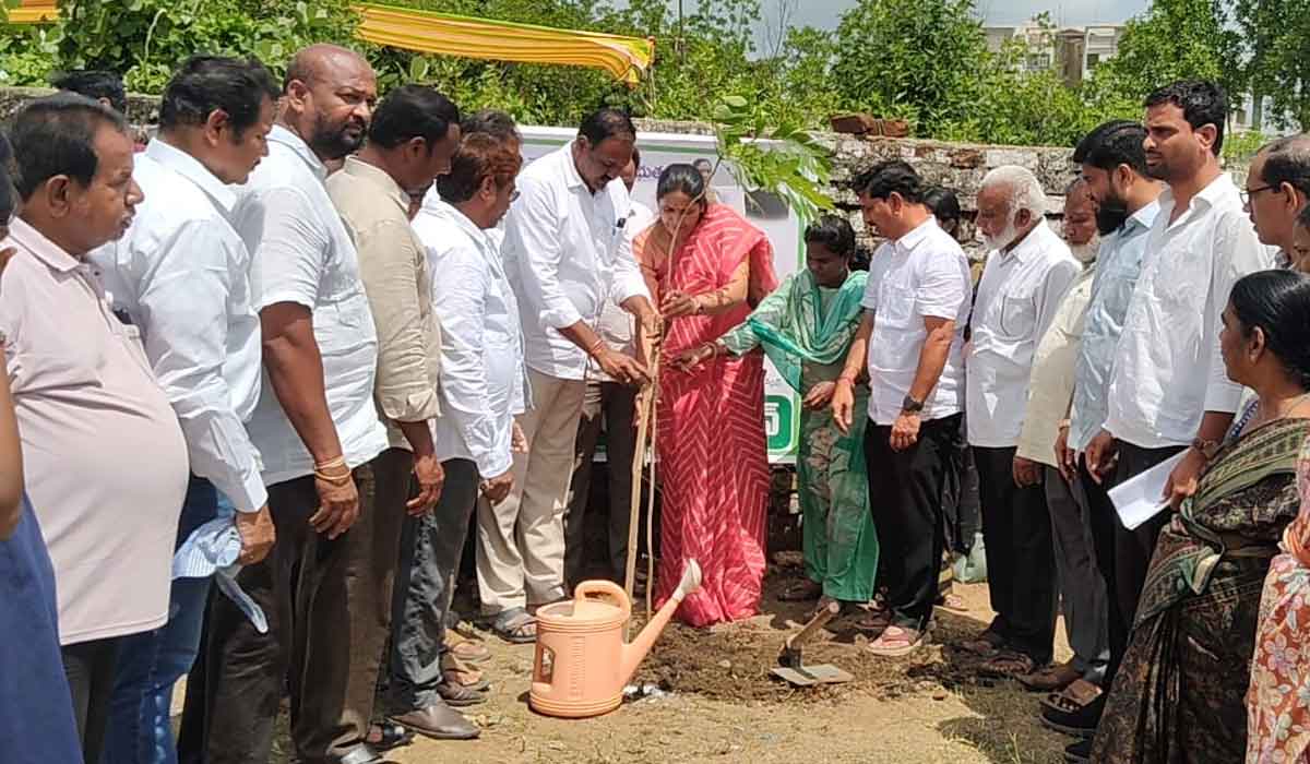 Bodhan | నాటిన ప్రతీ మొక్కను సంరక్షించాలి.. బోధన్ మున్సిపల్ చైర్ పర్సన్ తూము పద్మావతి