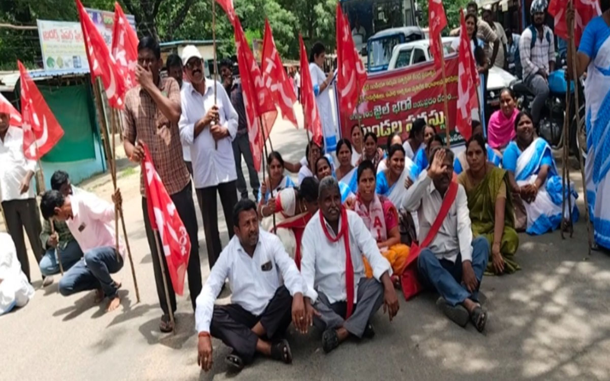 'మోదీని గద్దె దింపాల్సిందే'