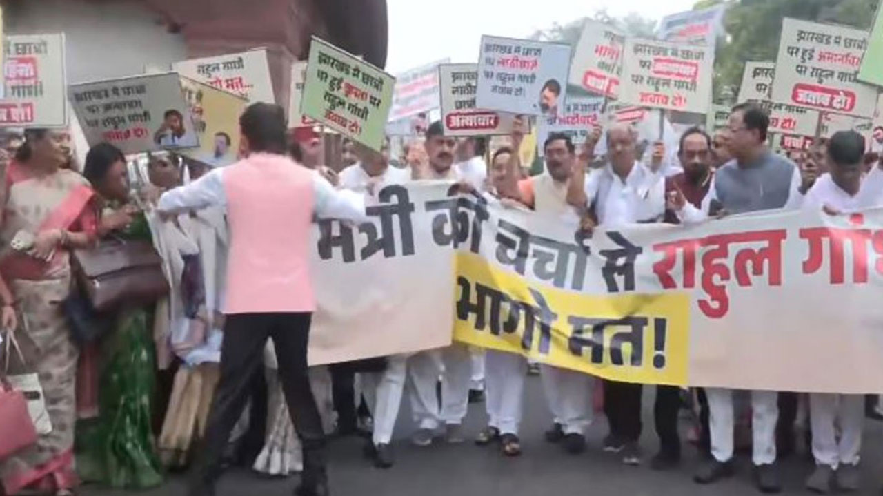 Lok Sabha: లోక్‌స‌భ‌లో ప్ర‌శ్నోత్త‌రాల‌ను అడ్డుకున్న విప‌క్షాలు.. స‌భ‌ను 2 గంట‌ల‌కు వాయిదా వేసిన స్పీక‌ర్
