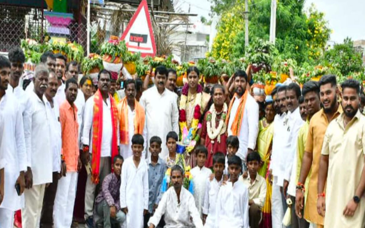 ఘనంగా పెద్దమ్మ తల్లికి బోనాలు