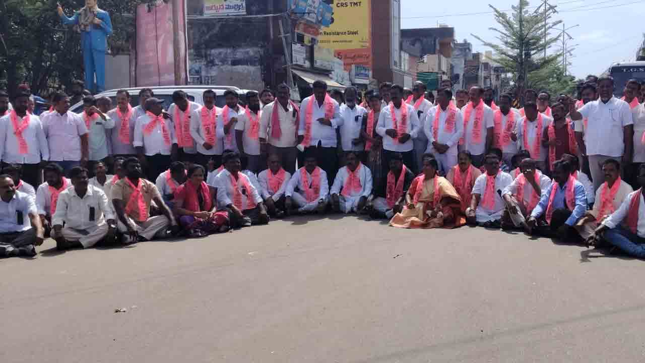 Narsampeta | పెద్ది సుదర్శన్ రెడ్డి విగ్రహ నిర్మాణ గద్దె కూల్చివేతపై బీఆర్‌ఎస్‌ ధర్నా