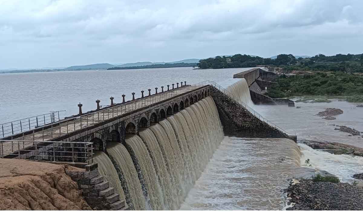 Nagireddypet | పొంగిపొర్లుతున్న పోచారం ప్రాజెక్టు.. పూర్తిస్థాయిలో నిండిన పోచారం ప్రాజెక్టు