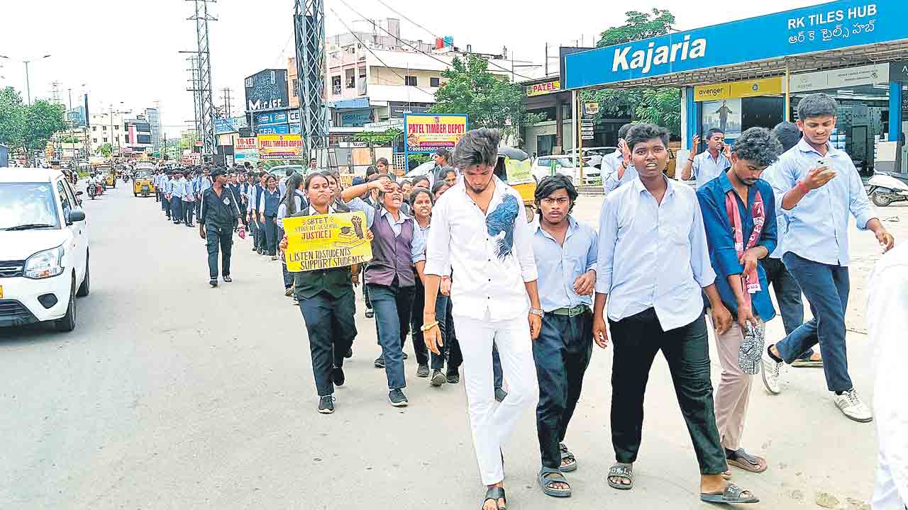 గర్జించిన విద్యార్థి లోకం
