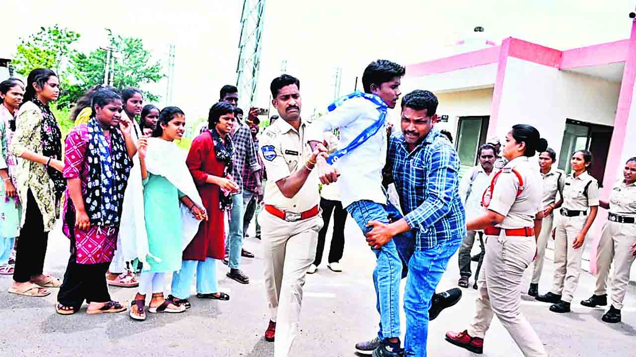 నేరుగా పరీక్ష పెడితే సత్తా చూపుతాం?