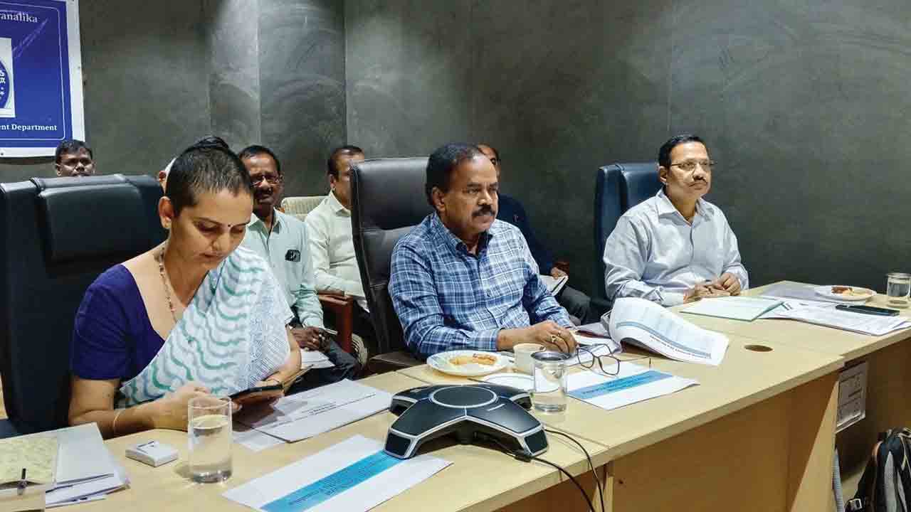 13,046 కుంటల నిర్మాణం పూర్తి చేయాలి