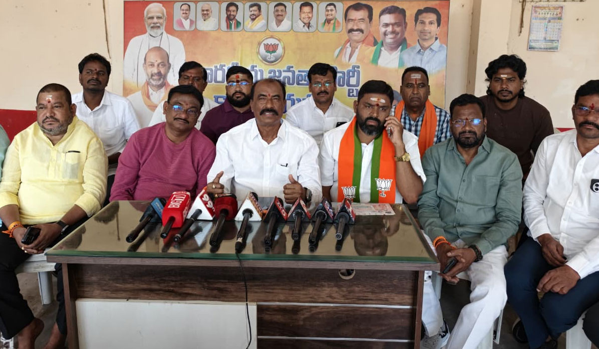Vemulawada | వ్యక్తిగత ప్రతిష్ట కోసం వేములవాడ చరిత్రను కాలరాస్తున్నారు.. బీజేపీ రాష్ట్ర కార్యవర్గ సభ్యుడు ప్రతాపరామకృష్ణ