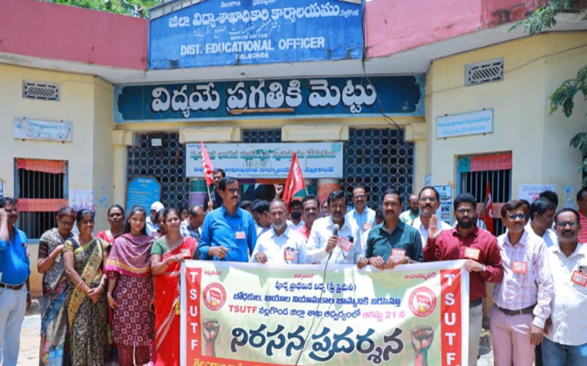 ‘తక్షణమే ప్రీ-ప్రైమరీ ఇన్‌స్ట్ర‌క్ట‌ర్స్‌, ఆయాలను నియమించాలి’