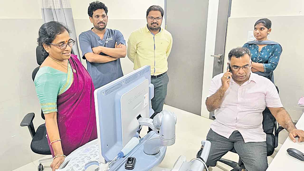 ప్రైవేటు దవాఖానకు నోటీసులు