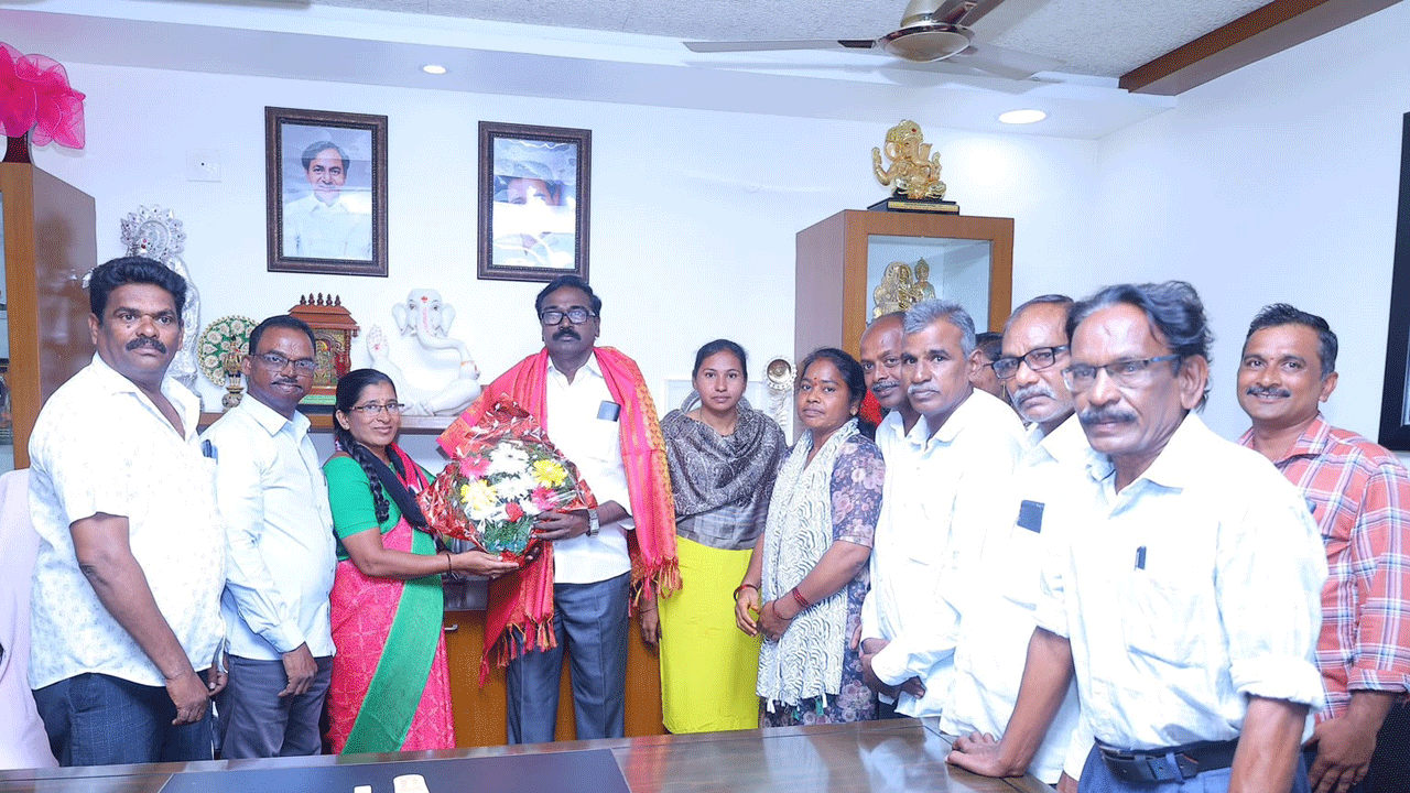 Puvvada Ajay | పువ్వాడను సన్మానించిన వెలుగుమట్ల భుదాన్ బాధితుల సంఘం