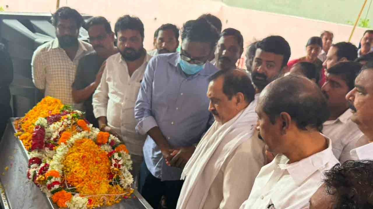 Puvvada Ajay | బొమ్మ సత్య ప్రసాద్‌కు నివాళులు అర్పించిన మాజీ మంత్రి పువ్వాడ