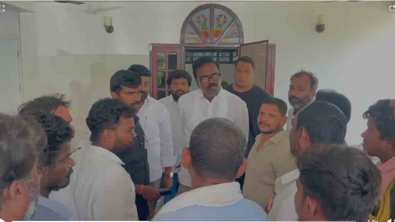 Puvvada ajaykumar | పువ్వాడ అజయ్ కుమార్‌ను కలిసిన కార్యకర్తలు, ప్రజలు.. వీడియో