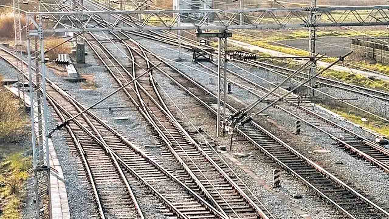 రైల్వేకు భూసేకరణ కష్టాలు