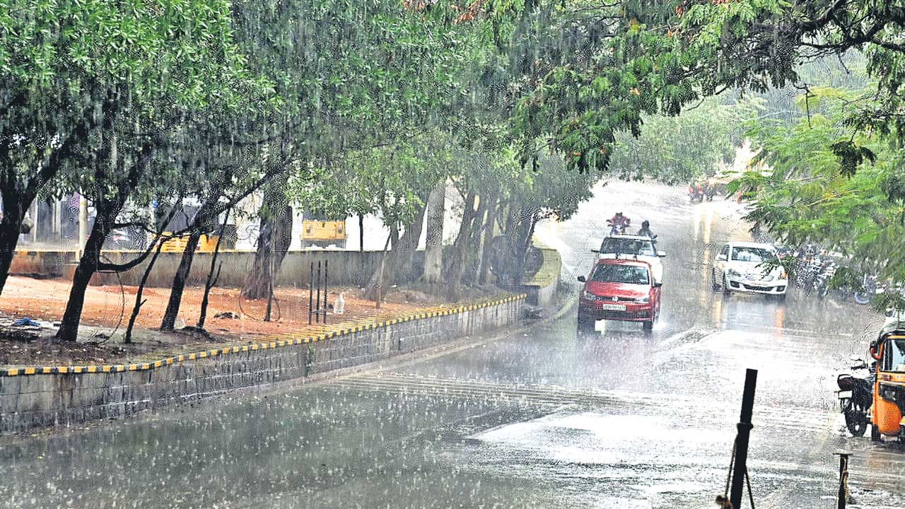 సిటీలో తేలికపాటి వర్షం