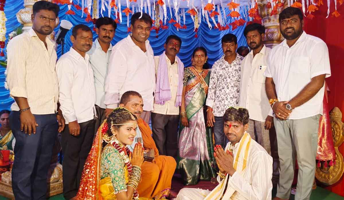 Dr. Chirumilla Rakesh | పెగడపల్లిలో వివాహ వేడకకు హాజరైన టీఎ‌స్‌టీఎస్‌ మాజీ చైర్మన్ డాక్టర్‌ చిరుమిల్ల రాకేష్