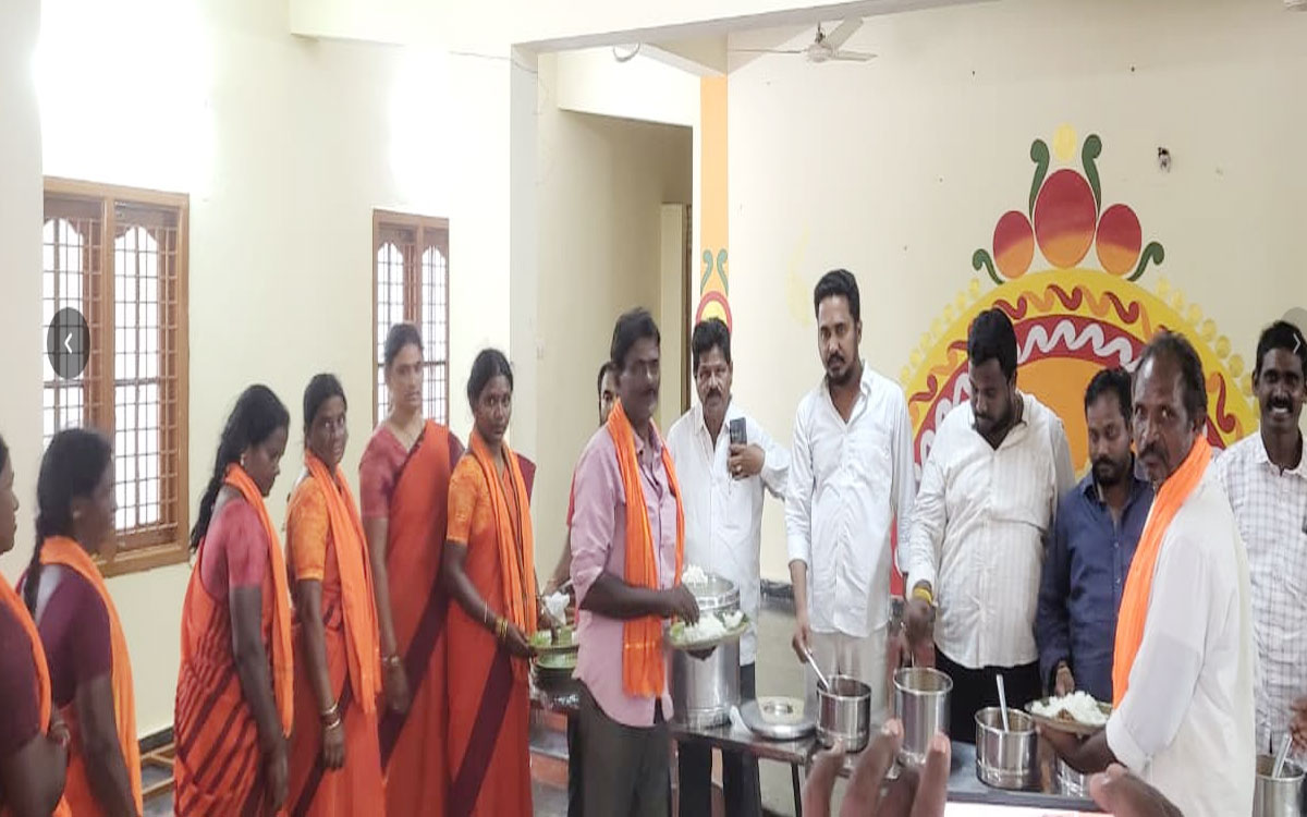 రామ భక్తులకు అన్నదానం