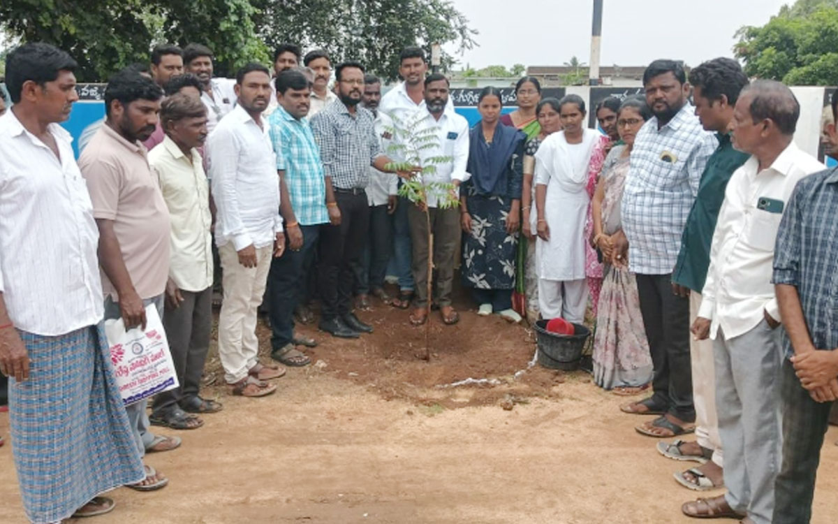 ‘మొక్కల పెంపకం బాధ్యతగా స్వీకరించాలి’