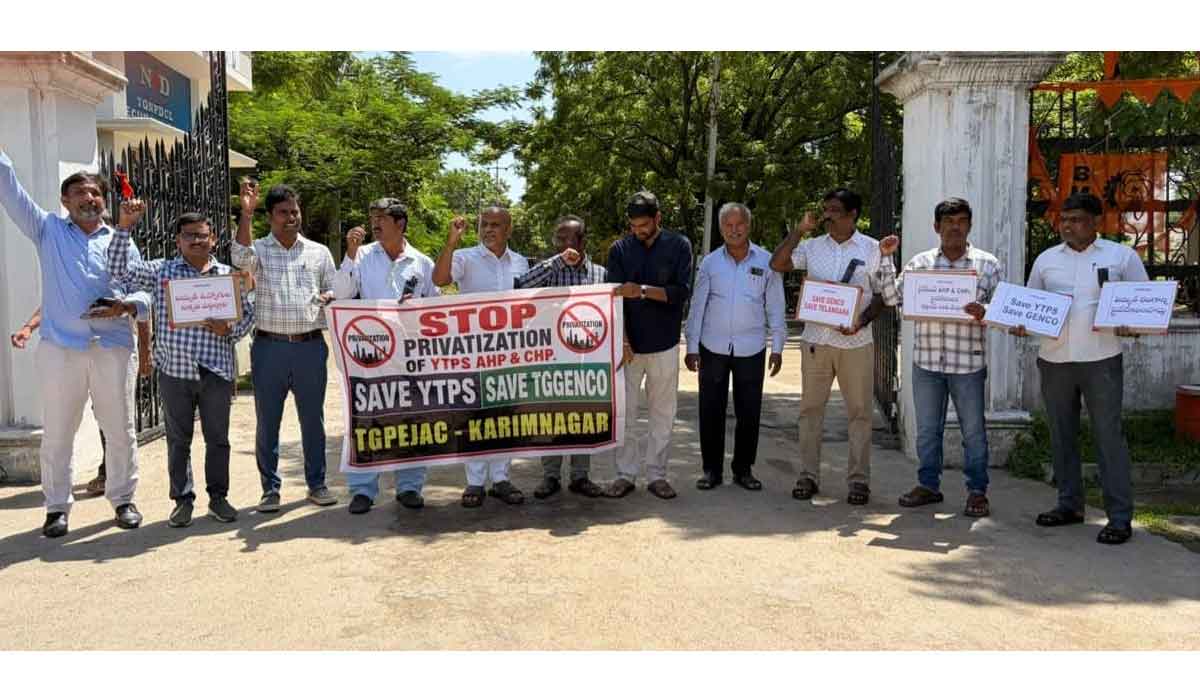 Electricity Employees | యాదాద్రి థర్మల్ ప్లాంట్ లో ప్రైవేట్ జోక్యం వద్దు.. ప్రభుత్వ తీరుపై విద్యుత్ ఉద్యోగుల నిరసన