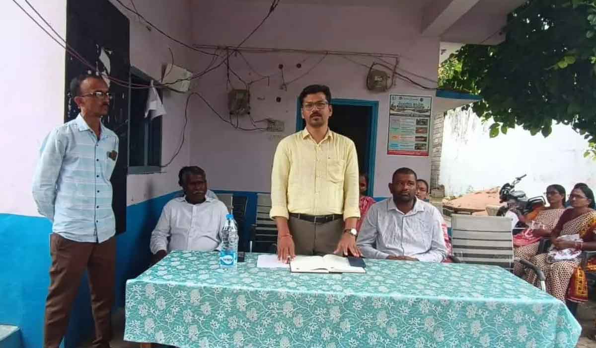 KalvaSrirampur | ఒకరికి  ఒకే ఓటు కలిగి ఉండాలి.. కాల్వశ్రీరాంపూర్‌ తహసీల్దార్‌ రాముడు