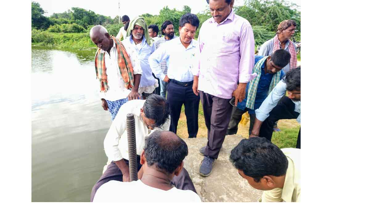 BRS Protest | ఎట్టకేలకు దామర చెరువు తూము సమస్యకు అధికారుల పరిష్కారం.. బీఆర్ఎస్ ఆందోళనతో దిగివచ్చిన అధికార యంత్రాంగం