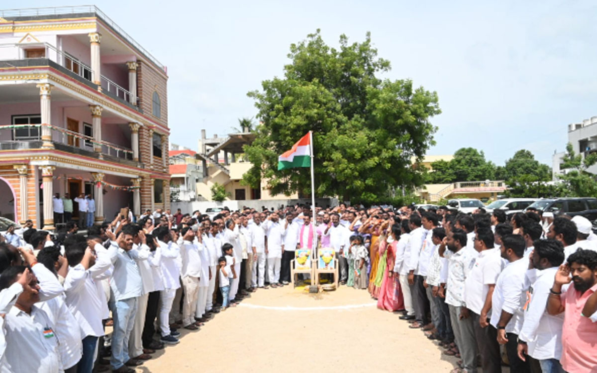 సామాన్యుల‌కు సంక్షేమం దూరం : మాజీ ఎమ్మెల్యే ర‌వీంద్ర కుమార్‌