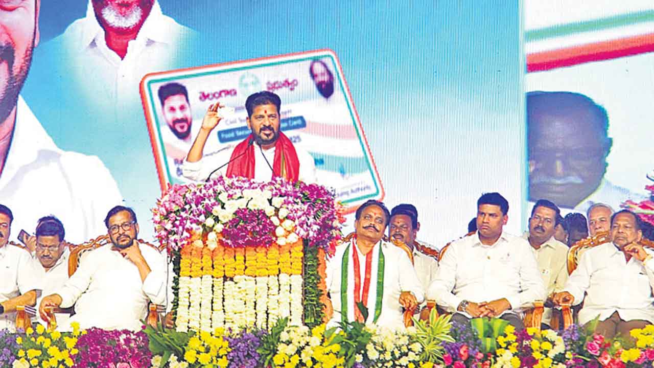 పంద్రాగస్టు రోజున పచ్చి అబద్ధాలు
