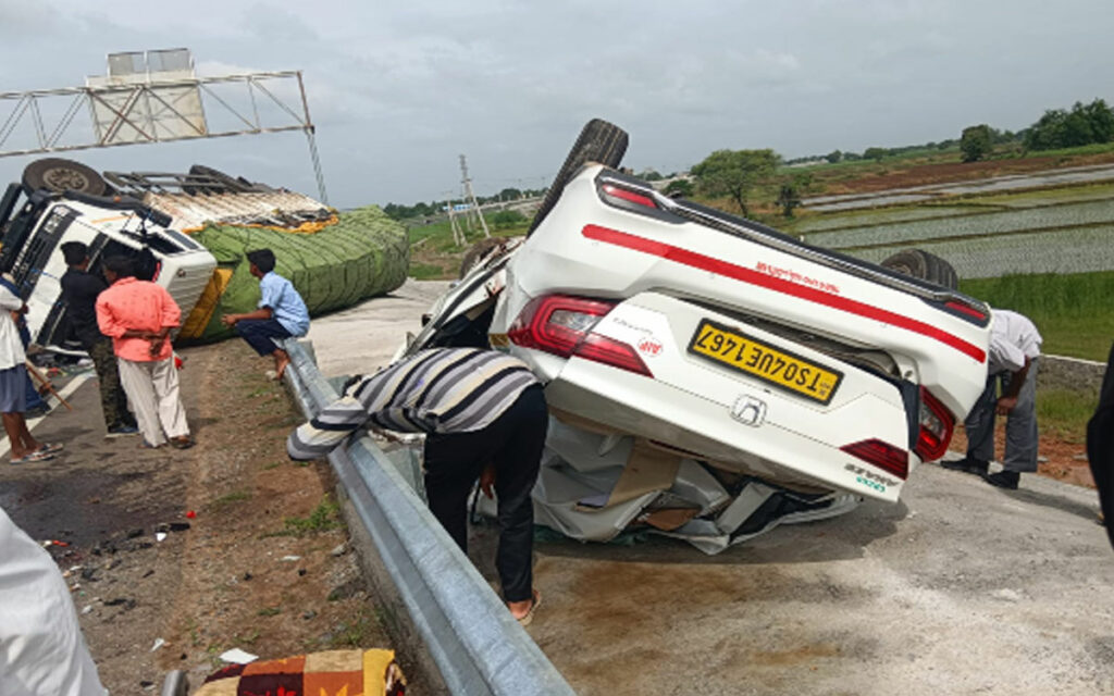 ఖమ్మం గ్రీన్ ఫీల్డ్ హైవేపై రోడ్డు ప్రమాదం.. తల్లి, కొడుకు మృతి