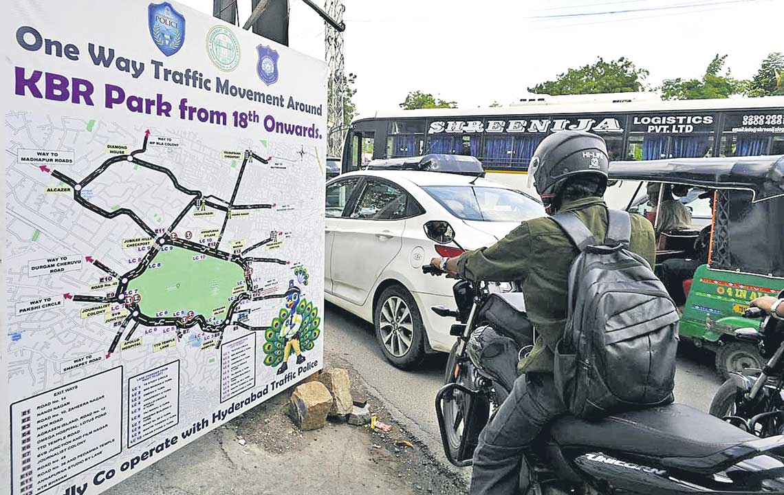 కేబీఆర్‌ పార్కు వద్ద బస్సు రూట్‌ ఇలా..