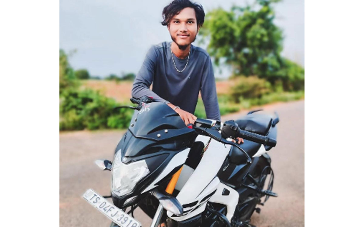 రోడ్డు ప్రమాదంలో గాయ‌ప‌డ్డ‌ యువకుడు మృతి