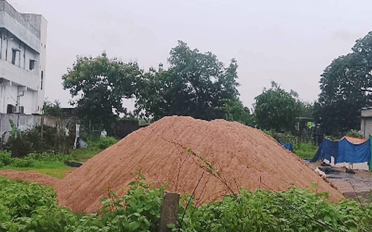 సార‌పాక‌లో ఇసుక అక్ర‌మ వ్యాపారం
