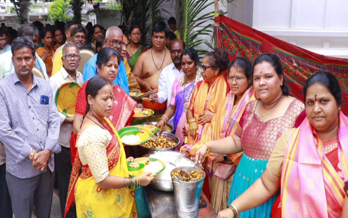ఘనంగా సంతోషిమాత పుట్టినరోజు వేడుకలు