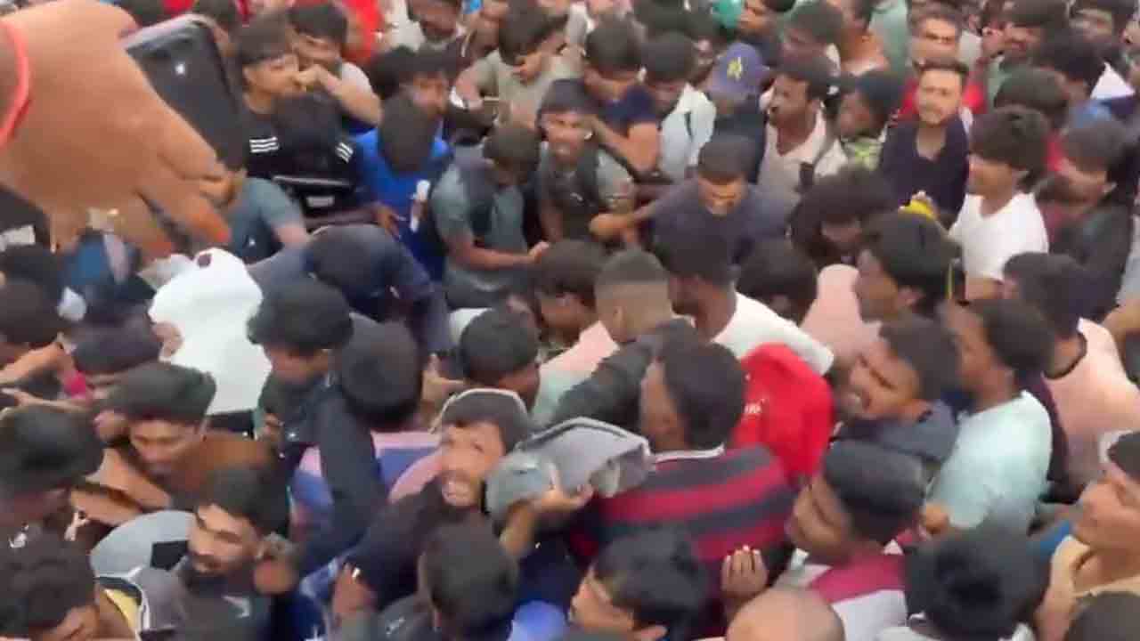 Hydraa | సరూర్ నగర్ స్టేడియం వద్ద తోపులాట.. ఉద్యోగాలకు పోటెత్తిన నిరుద్యోగులు