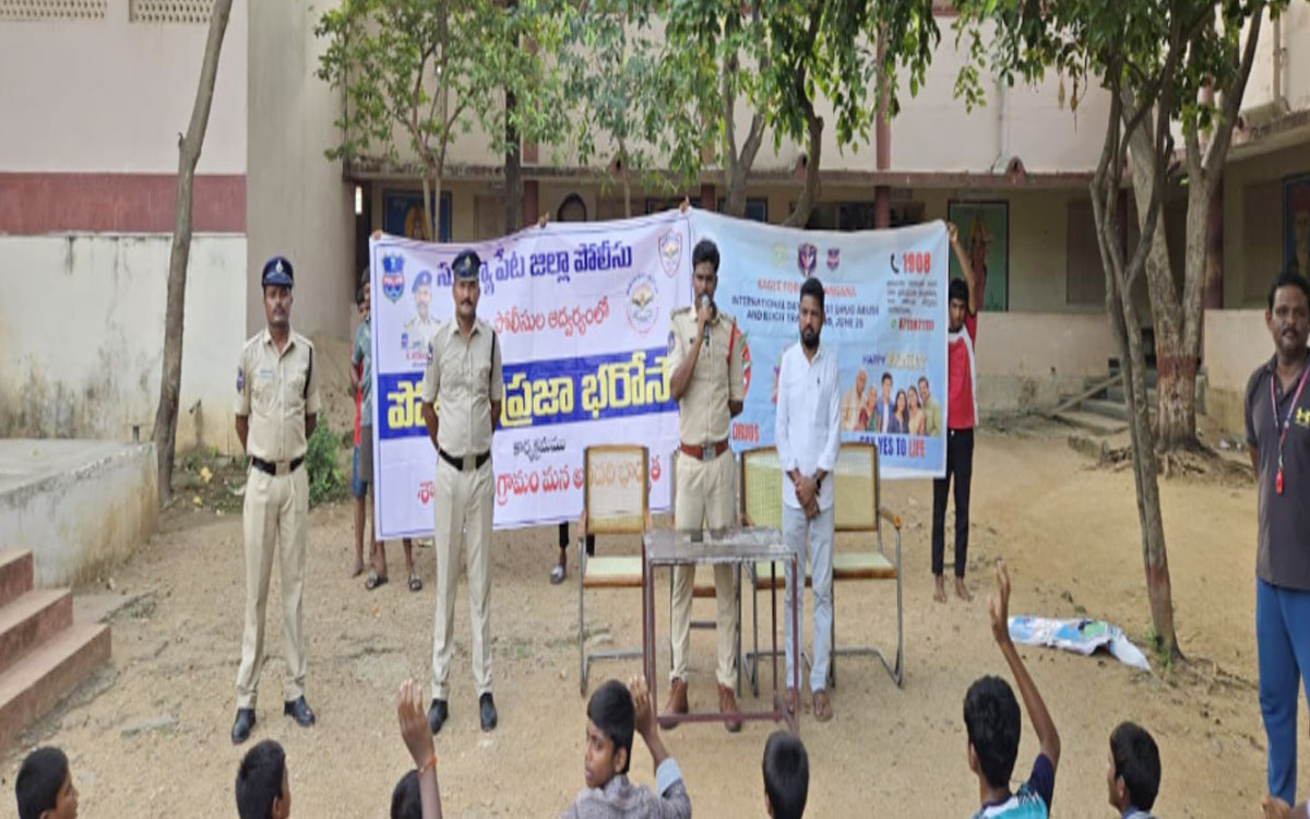 సైబర్ నేరాల నివార‌ణ‌పై విద్యార్థులకు అవ‌గాహ‌న‌ సదస్సు