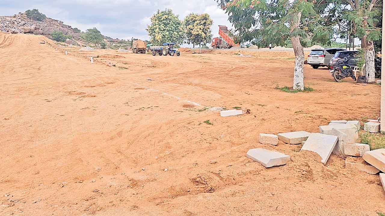 రెచ్చిపోతున్న మట్టి మాఫియా