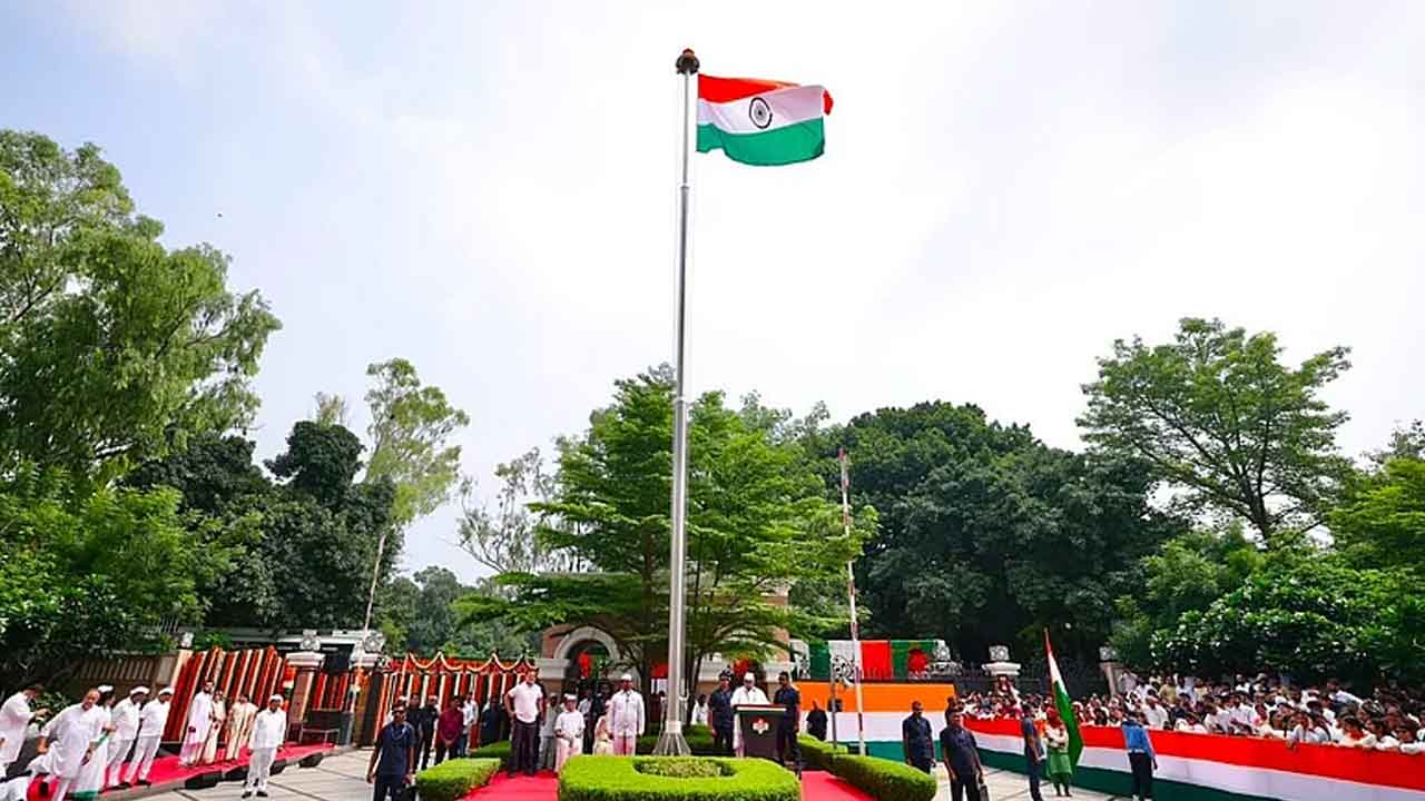 వందేమాతరంపై రాజకీయ వివాదం