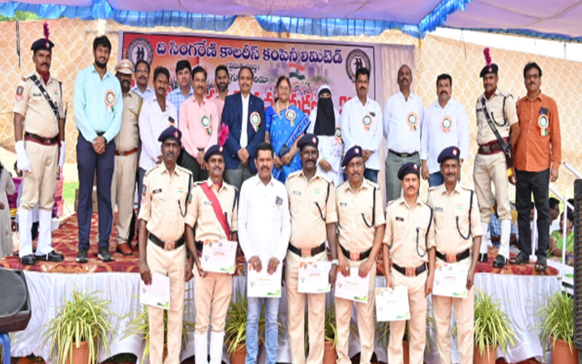 విశిష్ట సేవలకు ఎస్ అండ్ పిసి సిబ్బందికి ప్రశంసా పత్రాలు