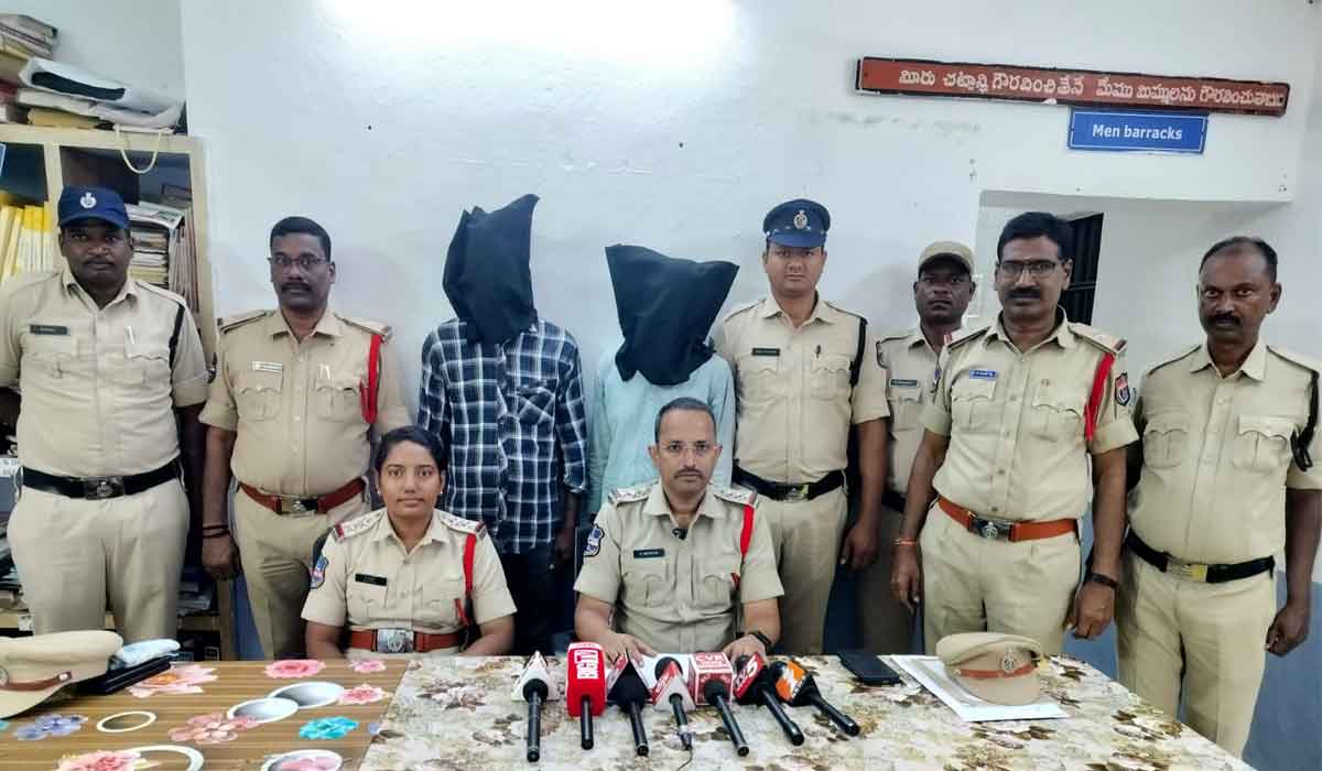 Murder Case | ఎలబోతారంలో వృధురాలి హత్య కేసు చేదించిన పోలీసులు
