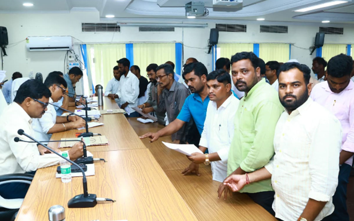 ‘ఎస్‌పీఆర్ స్కూల్‌పై చ‌ర్య‌లు తీసుకోవాలి’