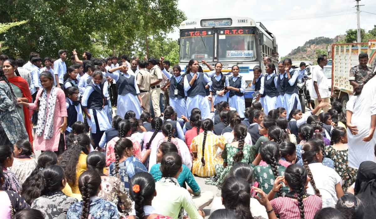 Vemulawada | జీవో 97ను ఎత్తేయాలని అగ్రహారంలో విద్యార్థుల ఆందోళన