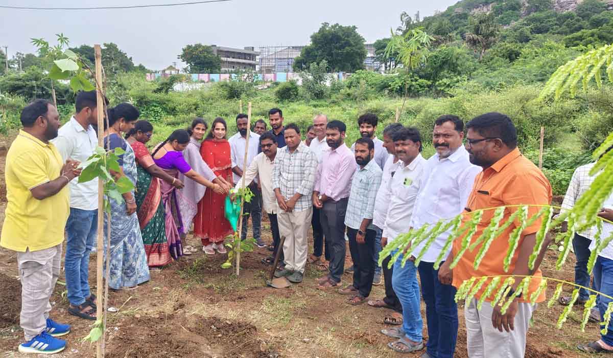 Huzurabad | పర్యావరణ పరిరక్షణ అందరి బాధ్యత.. హుజురాబాద్‌ మున్సిపల్‌ చైర్‌పర్సన్ సుహాసిని