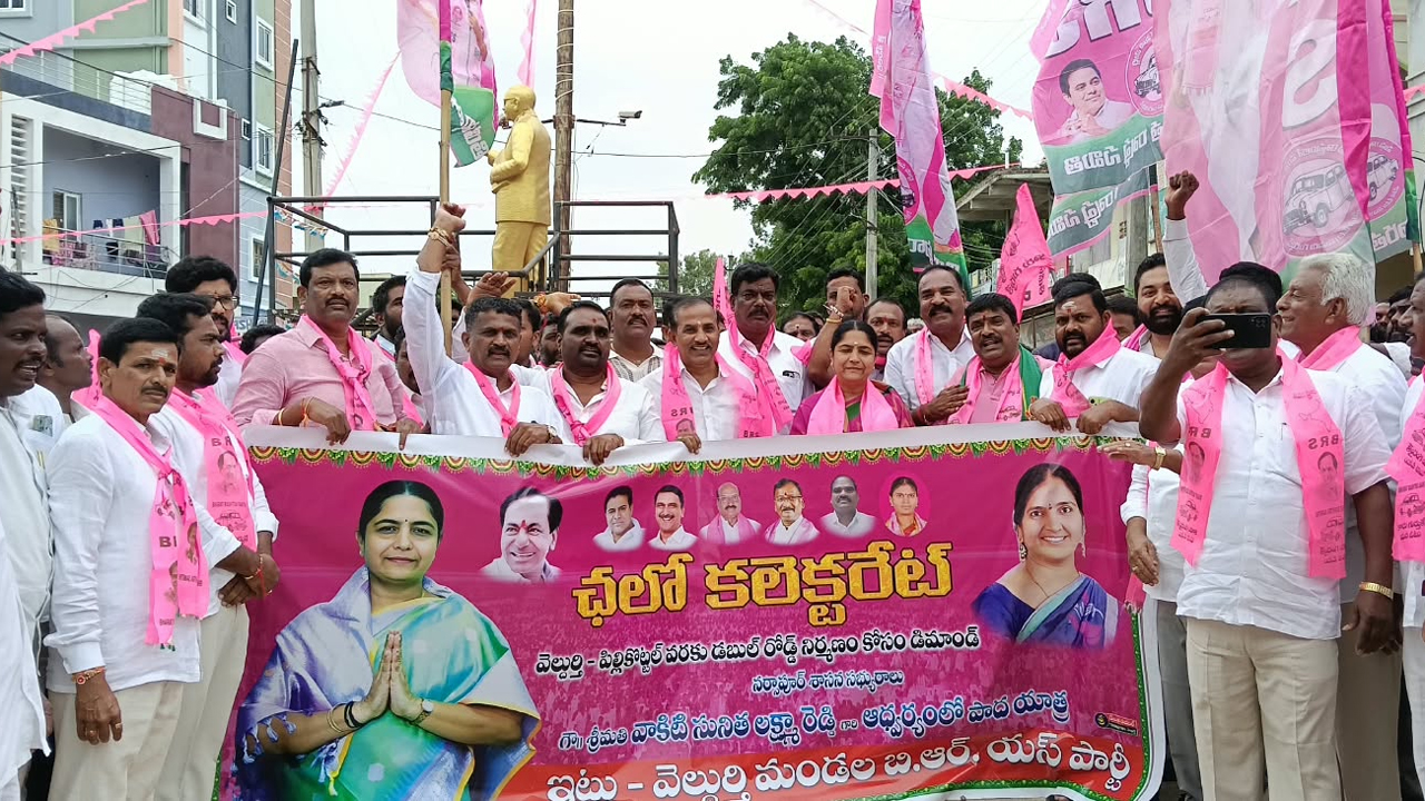 వెల్దుర్తి–పిల్లికొట్టాల డబుల్‌ రోడ్డు కోసం సునీతా లక్ష్మారెడ్డి పాదయాత్ర