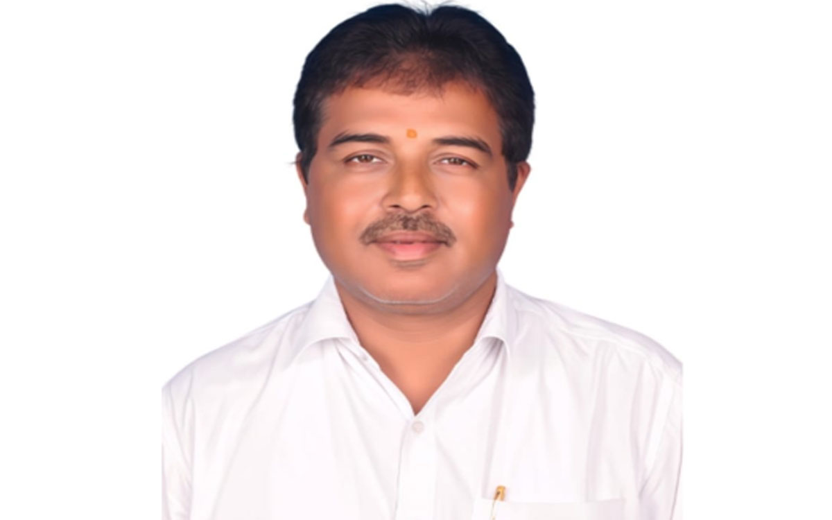 ‘ఇరుకు రహదారితో ప్ర‌జ‌ల ఇబ్బందులు’