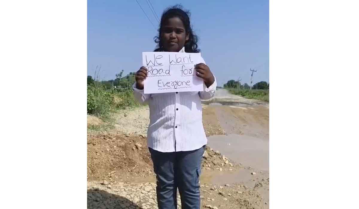 Thimmapur | స్కూల్ కు వెళ్లలేకపోతున్నాం.. రోడ్డు వేయించండి.. సీఎం సార్..