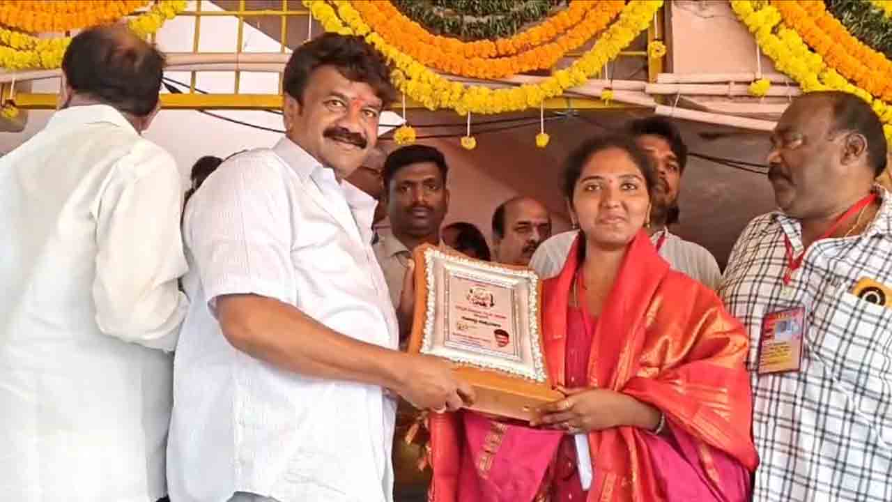 అందరి సహకారంతో బోనాలు విజయవంతంగా నిర్వహించుకుంటున్నాం : ఎమ్మెల్యే తలసాని