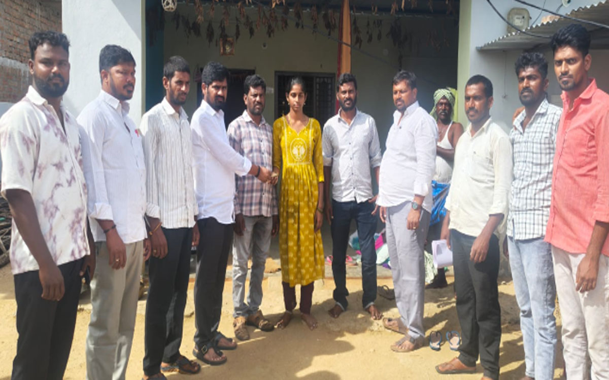 స‌త్త‌య్య కుటుంబానికి ఆర్థిక సాయం