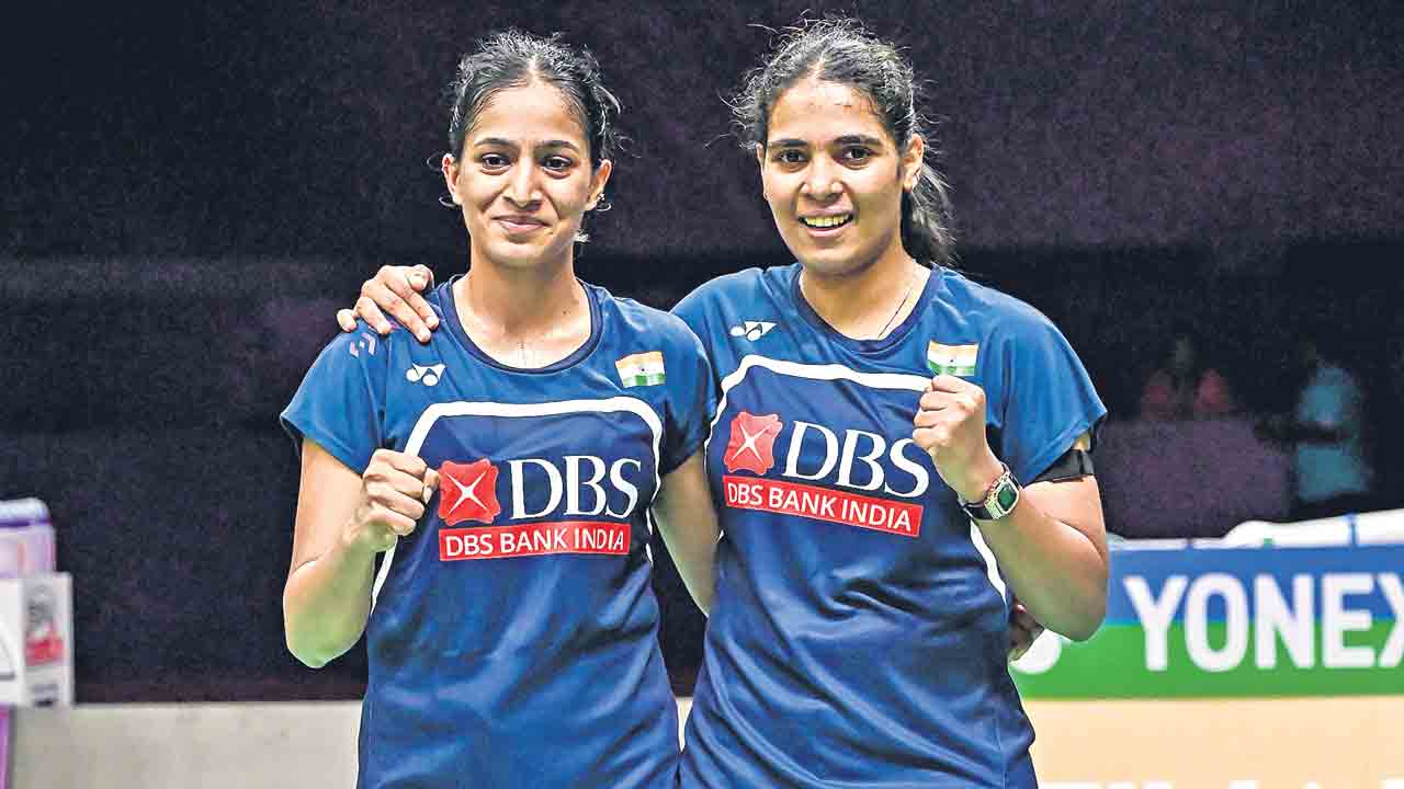 గాయత్రి ద్వయం సంచలనం.. 4వ ర్యాంకర్‌కు చెక్‌ పెట్టి సెమీస్‌కు