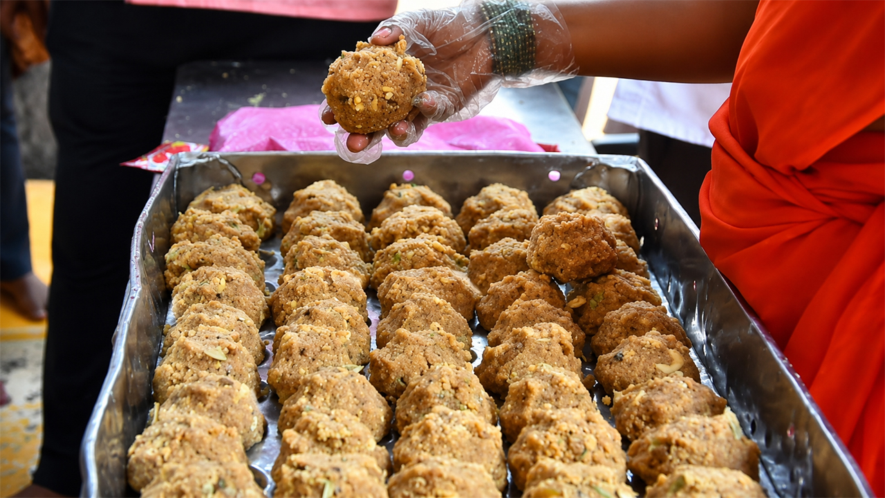 Tirumala Laddu | తిరుమల శ్రీవారి లడ్డూ ప్రసాదంలో దారం.. వైరల్ వీడియోపై స్పందించిన టీటీడీ