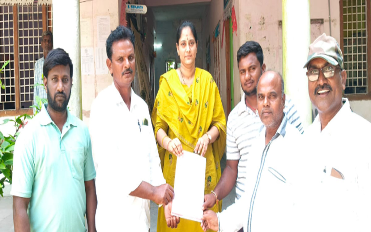 ‘బాట పేరుతో అక్రమ వసూళ్లను అరికట్టాలి’