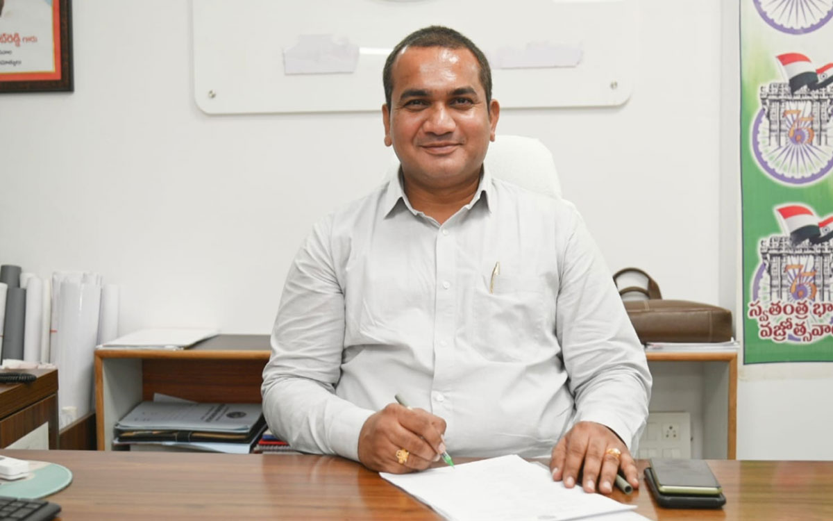 ‘ఫుట్‌పాత్‌ల‌పై మటన్, చేపల విక్రయాలు చేస్తే కఠిన చర్యలు’